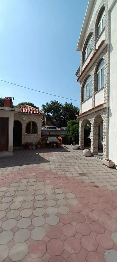 Dexi Rab Apartment Banjol