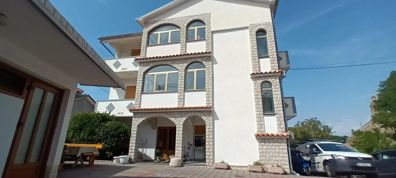 Dexi Rab Apartment Banjol
