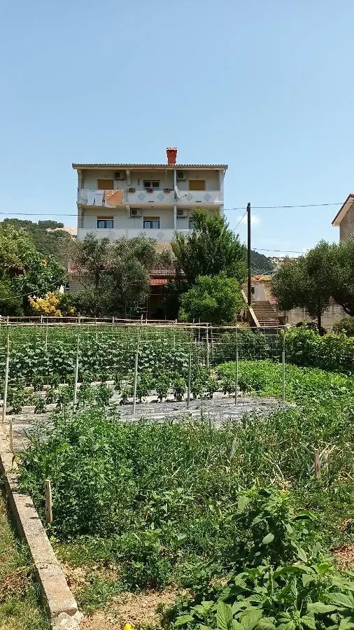 Dexi Rab Apartment Banjol