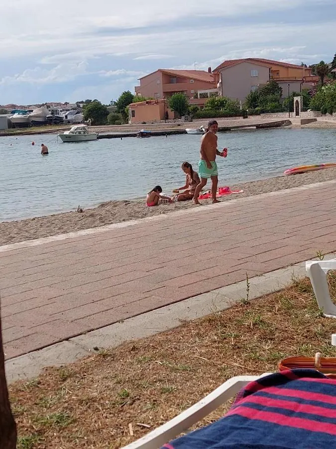Dexi Rab Apartment Banjol