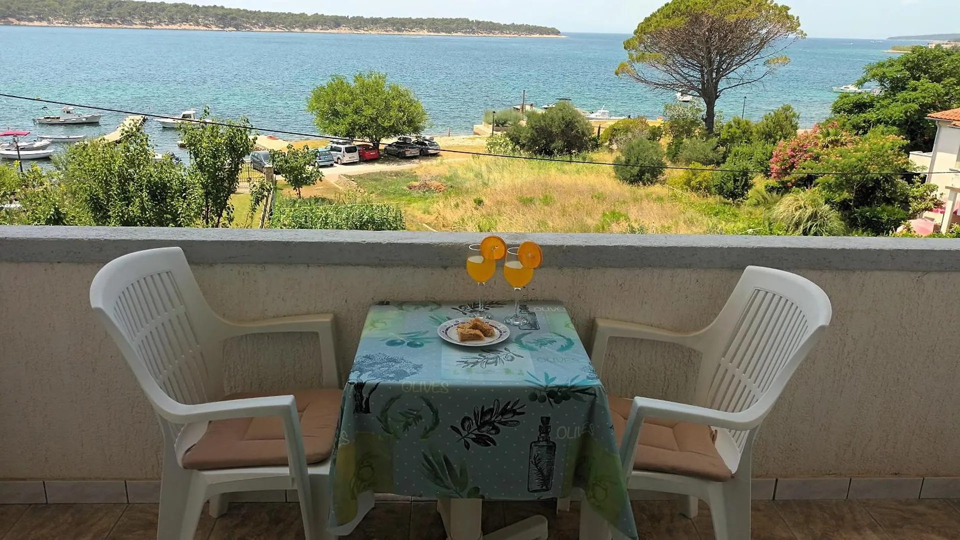 Dexi Rab Apartment Banjol Croatia